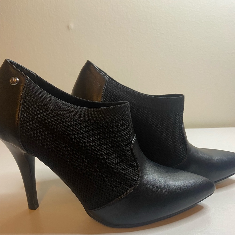 Simply Vera Vera Wang Black Booties